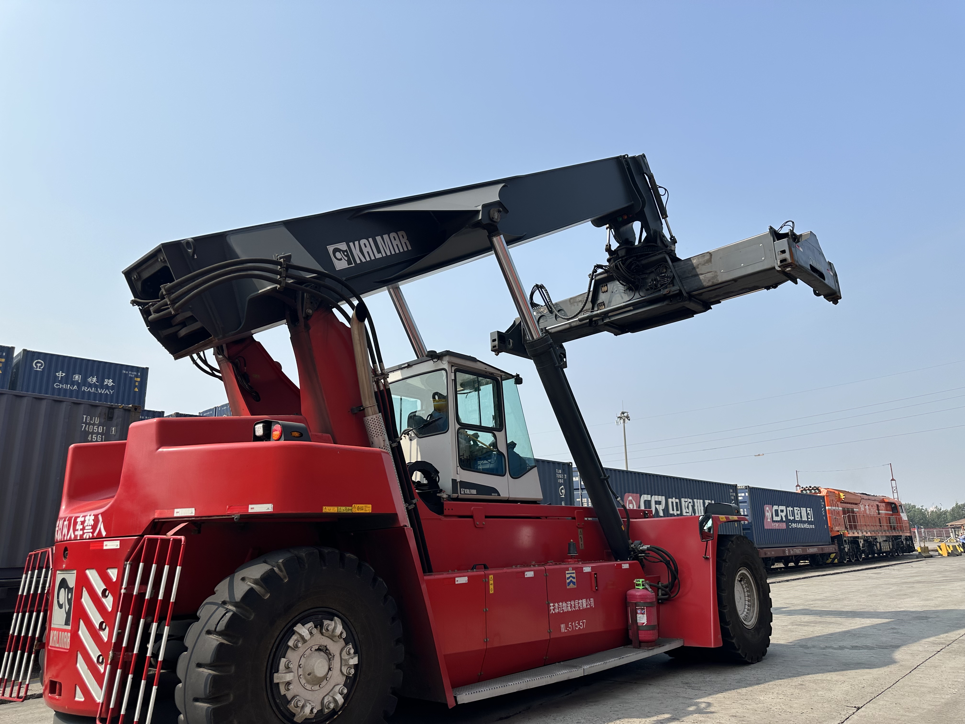 The loader machine after it completed loading, and waiting for the departure of the China-Europe Railway Express train at Tianjin port, north China's Tianjin Municipality, September 18, 2023. /CGTN
