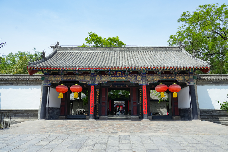 A photo shows the front door of the Family Mansion of Confucius in Qufu City, Shandong Province. /CFP