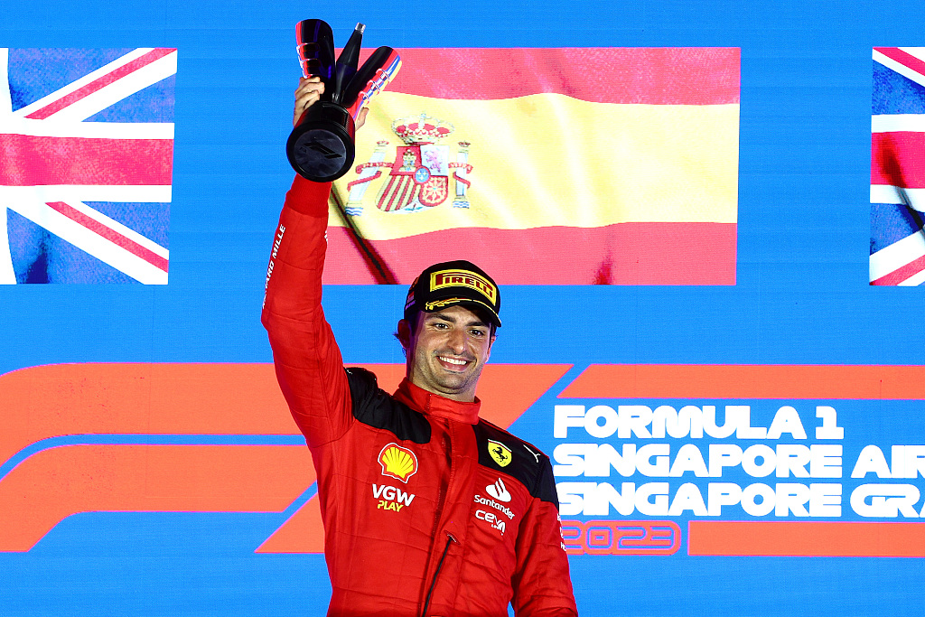 Carlos Sainz of Spain and Ferrari celebrates winning F1 Singapore Grand Prix in Singapore, September 17, 2023. /CFP