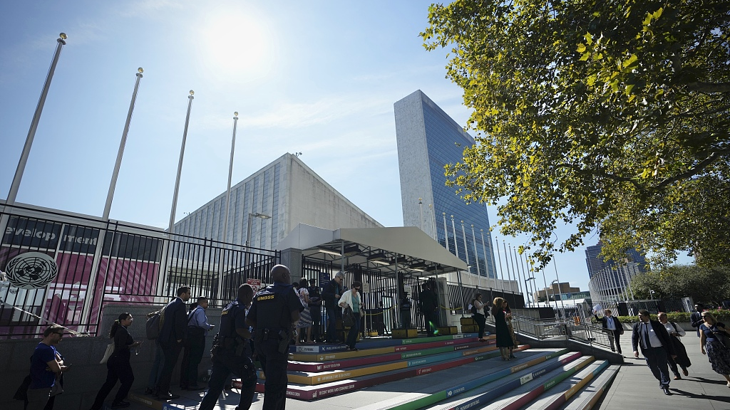 People arrive at the UN headquarters ahead of the 78th session of the UNGA in New York, U.S., September 17, 2023. /CFP