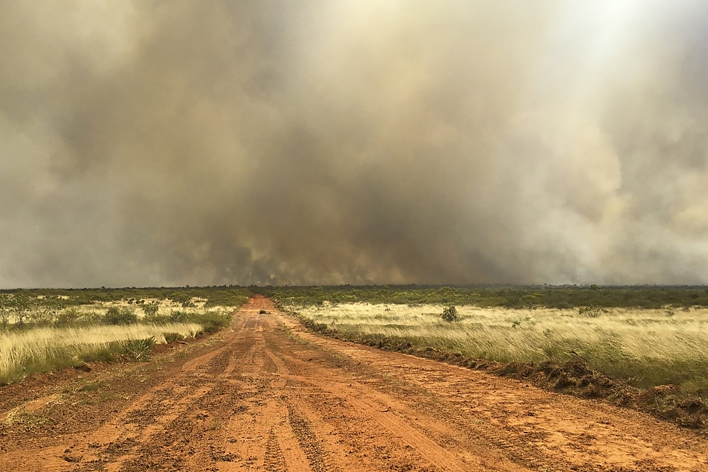 A large bushfire burns in the Outback of Australia near Tennant Creek in the Northern Territory, Wednesday, Sept. 13, 2023. /CFP