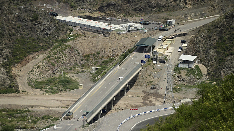 A bridge and a checkpoint are seen on a road towards the region of Nagorno-Karabakh, July 28, 2023. /CFP