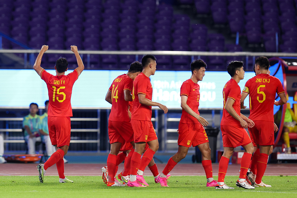 Players of China celebrate after scoring a goal in the men's football game against India in the Asian Games in Hangzhou, east China's Zhejiang Province, September 19, 2023. /CFP