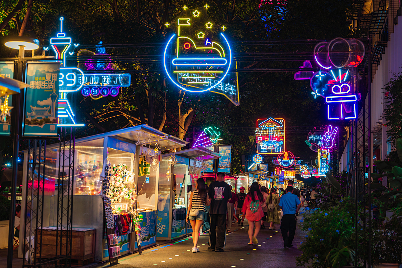 Colorful neon decorations light up old Chengdu street - CGTN