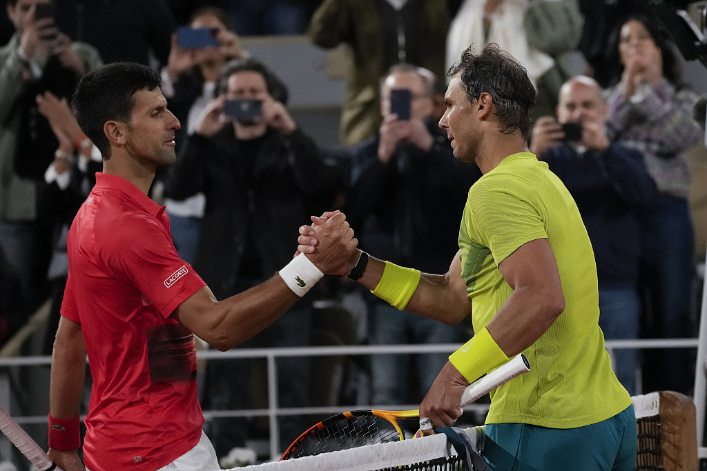 Novak Djokovic (L) of Serbia congratulates Rafael Nadal of Spain after Nadal wins the men's singles quarterfinals in the French Open at Roland Garros in Paris, France, May 31, 2022. /CFP