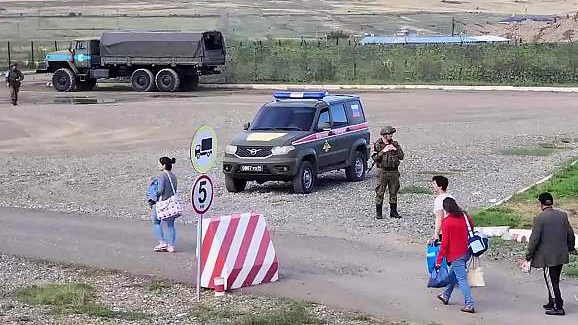 This handout videograb of footage shows Russian peacekeepers helping evacuate refugees from Stepanakert, September 20, 2023. /CFP