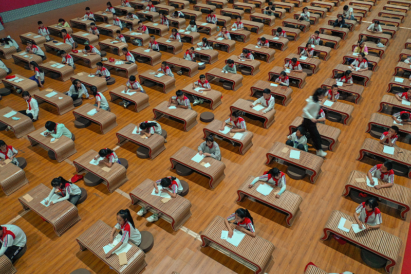 A file photo shows students taking Confucianism classes in Qufu City, Shandong Province. /CFP