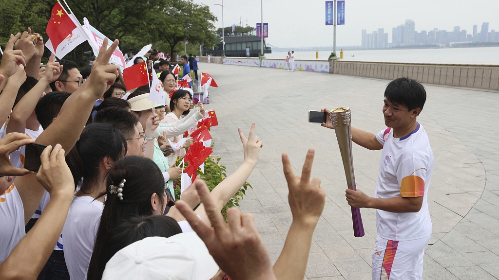 Torch relay for the Asian Games takes place in Hangzhou, Zhejiang Province, China, September 20, 2023. /CFP