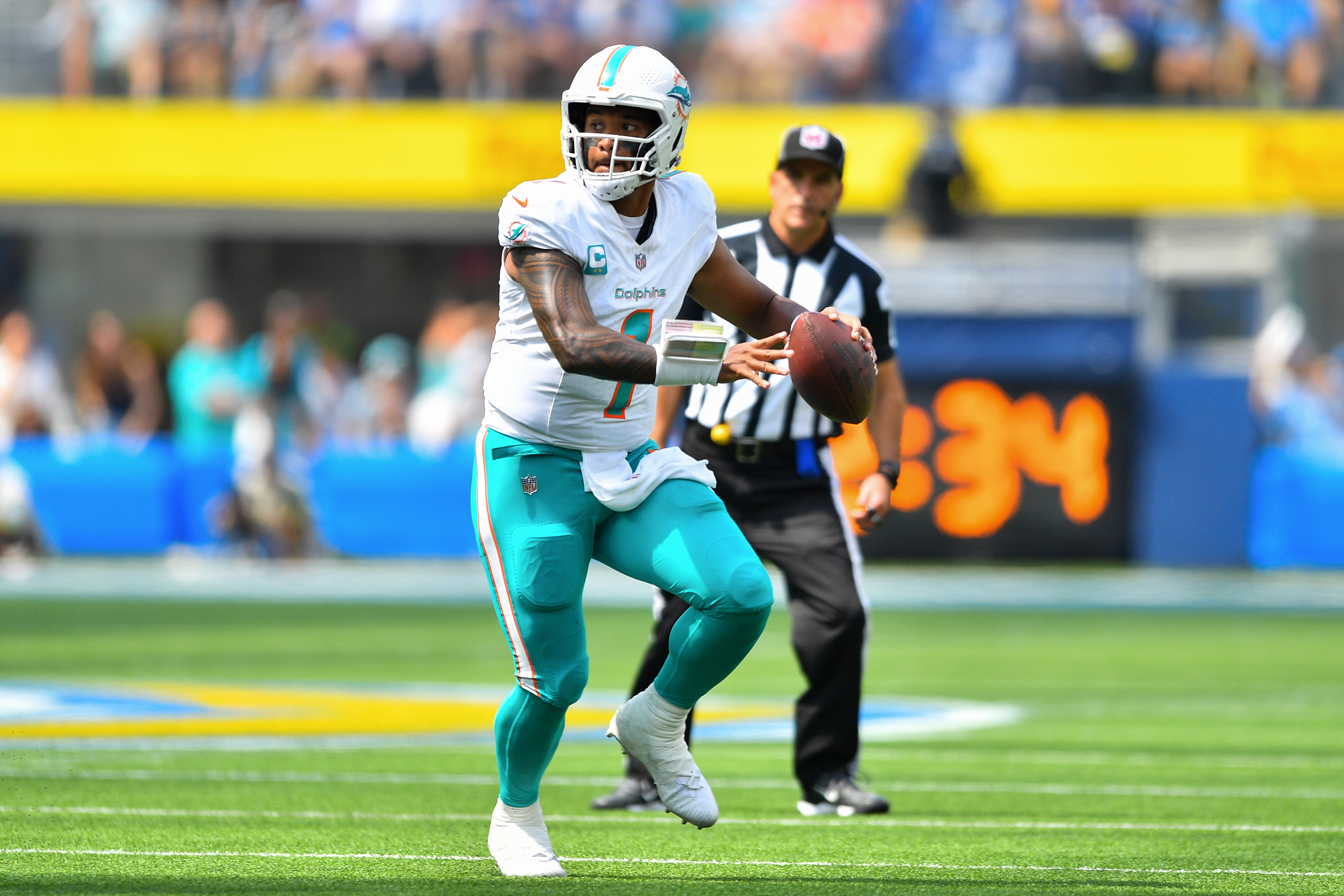 Quarerback Tua Tagovailoa of the Miami Dolphins looks to pass in the game against the Los Angeles Chargers at SoFi Stadium in Inglewood, California, September 10, 2023. /CFP