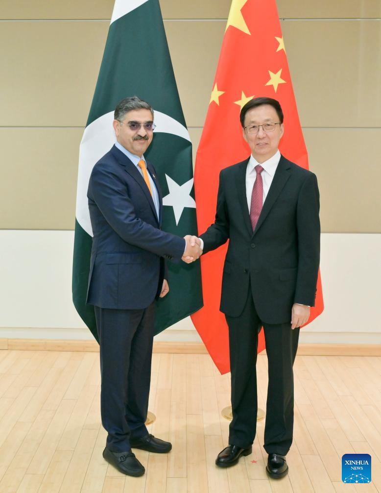 Chinese Vice President Han Zheng meets with Pakistan's caretaker Prime Minister Anwar-ul-Haq Kakar on the sidelines of the UN General Assembly in New York, September 21, 2023. /Xinhua