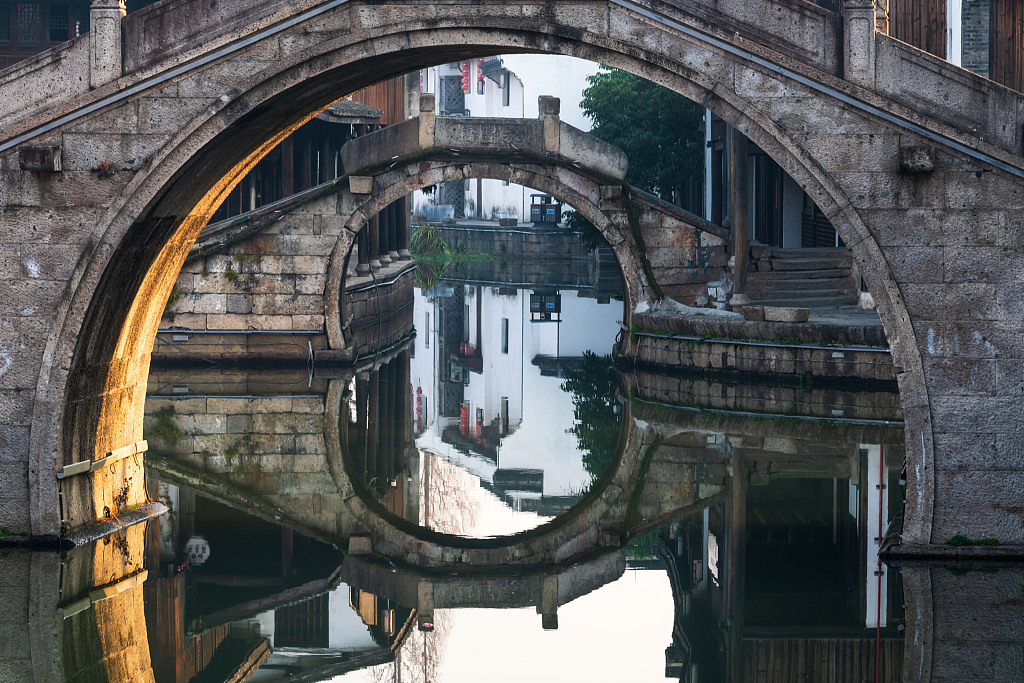 Shaoxing has a reputation for its enormous bridges. /CFP