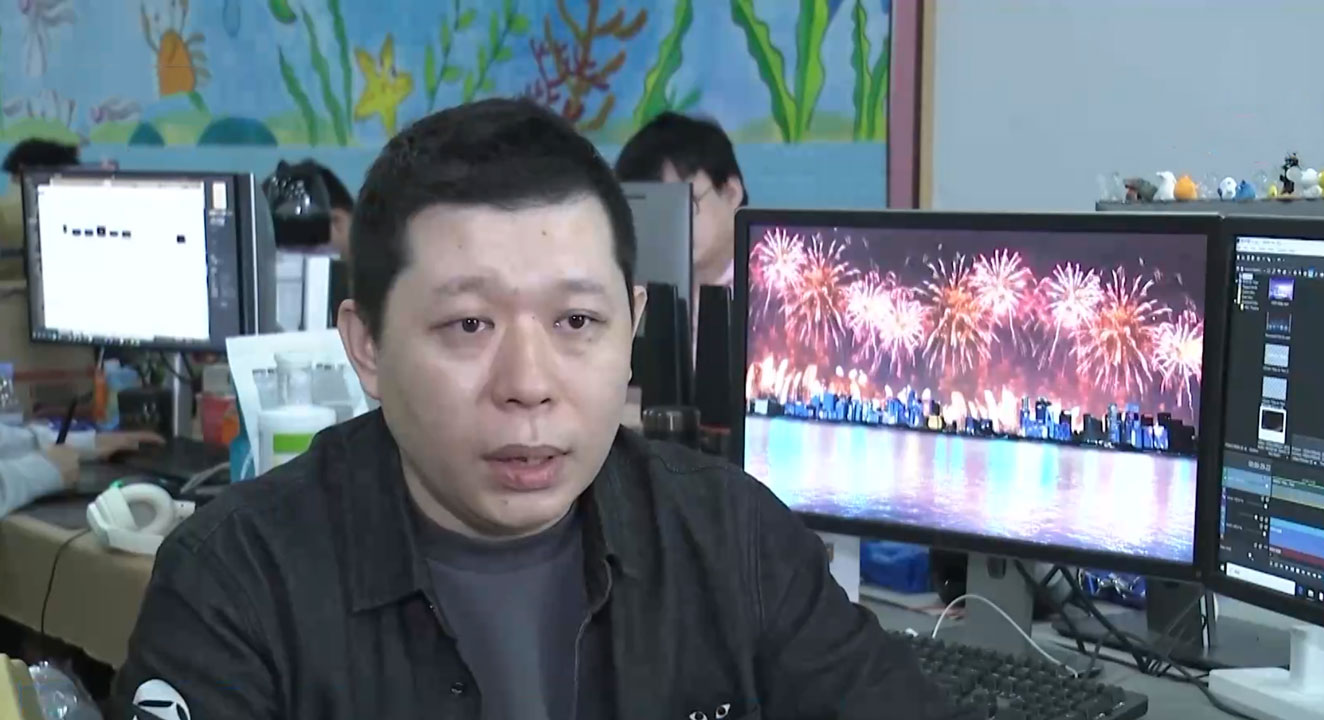 Li Yan, director of AR for the opening ceremony of the 19th Asian Games in Hangzhou, explains the creation of the digital fireworks. /CMG