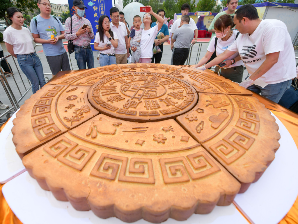 Giant mooncake debuts ahead of Mid-Autumn Festival - CGTN