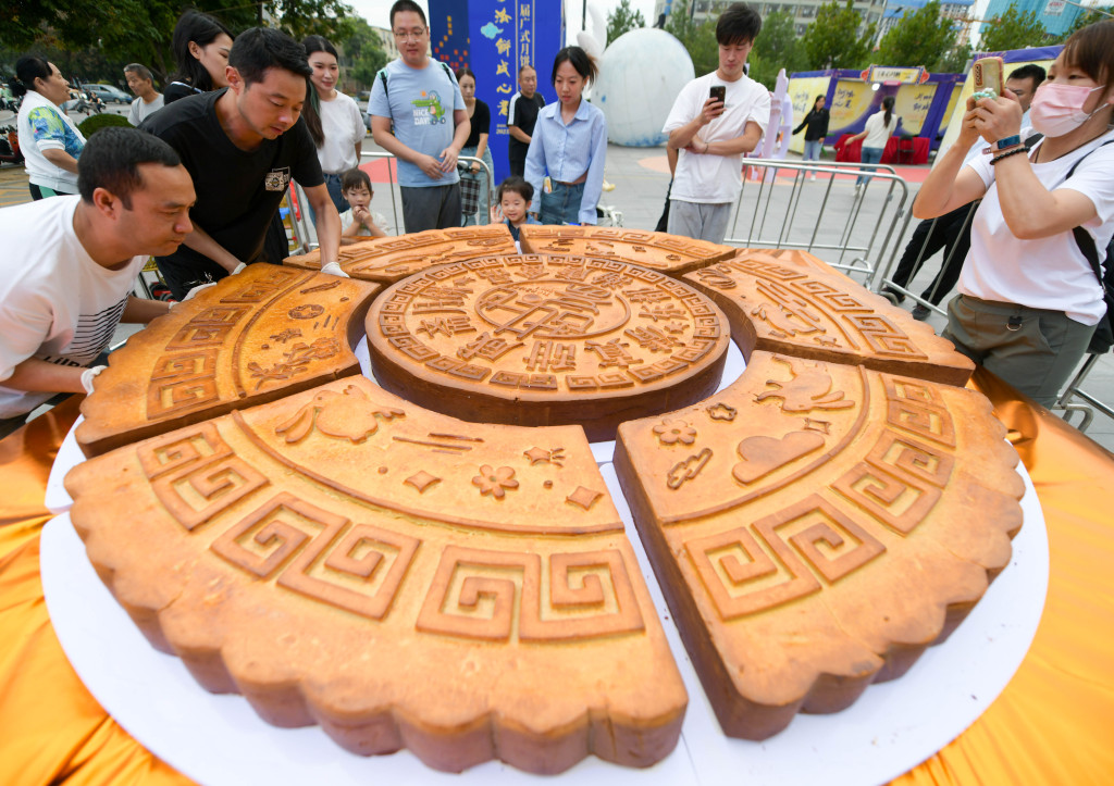 Giant mooncake debuts ahead of Mid-Autumn Festival - CGTN