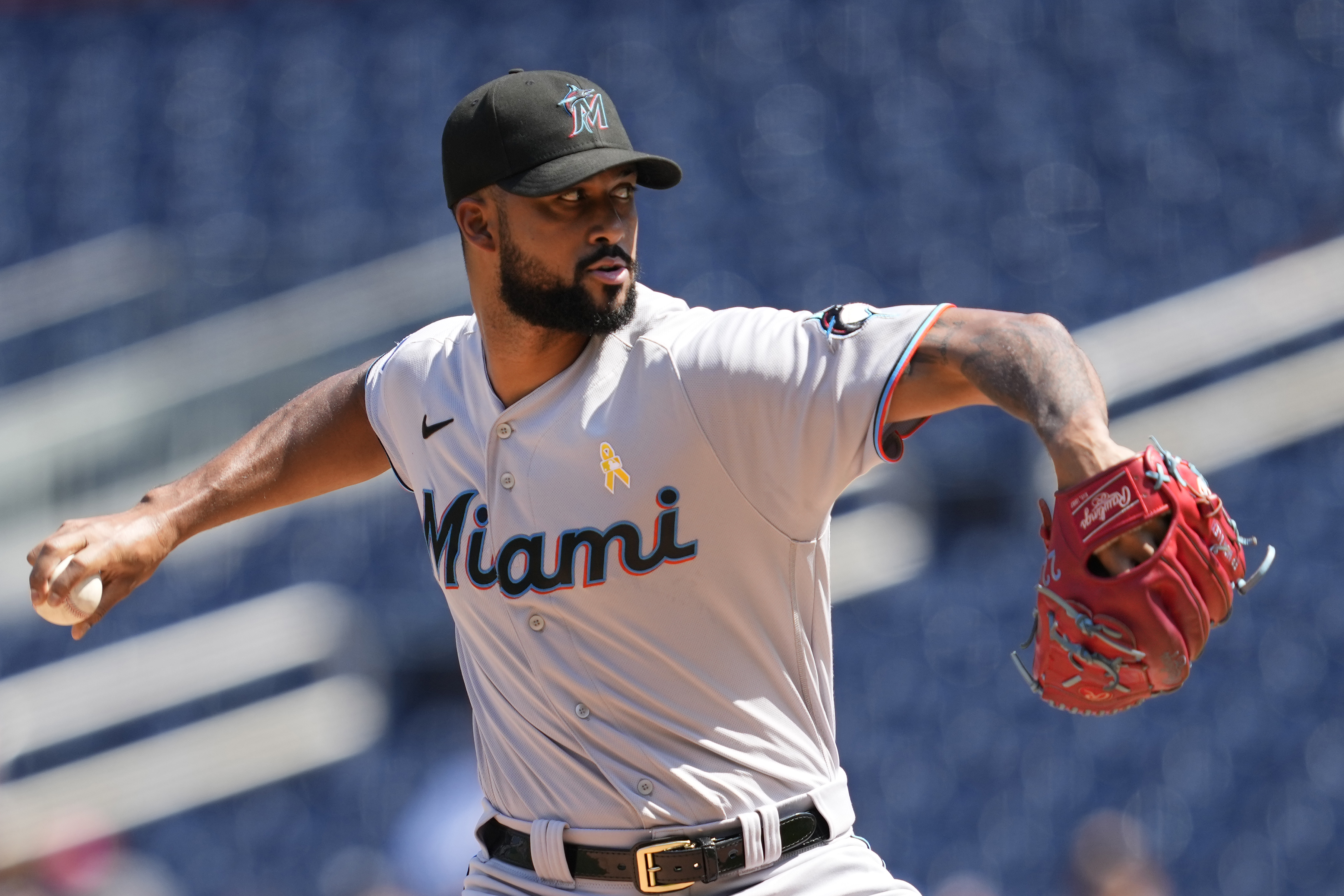Sandy Alcantara of the Miami Marlins pitches in the game against the Washington Nationals at Nationals Park in Washington, D.C., September 3, 2023. /CFP 