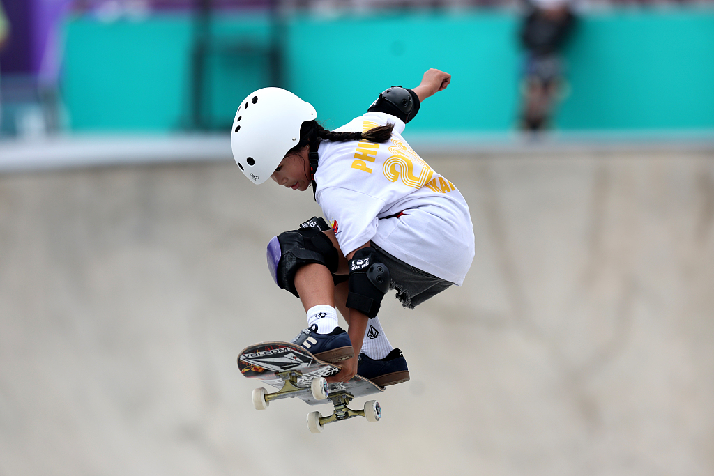 Mazel Paris Alegado of the Philippines comeptes in the skaboarding women's park event in the 19th Asian Games in Hangzhou, east China's Zhejiang Province, September 25, 2023. /CFP