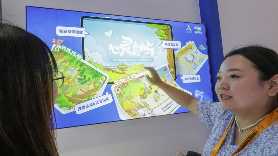 A staff member presents an AI-based system used in the treatment of depression at the 2023 China International Fair for Trade in Services (CIFTIS) at Shougang Park in Beijing, capital of China, September 4, 2023. /Xinhua