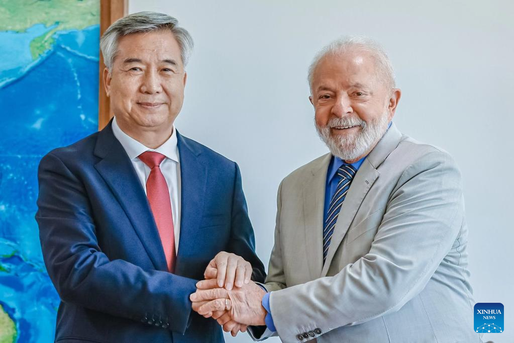 Li Xi, a member of the Standing Committee of the Political Bureau of the Communist Party of China Central Committee and secretary of the CPC Central Commission for Discipline Inspection, meets with Brazilian President Luiz Inacio Lula da Silva in Brasilia, Brazil, September 22, 2023. /Xinhua