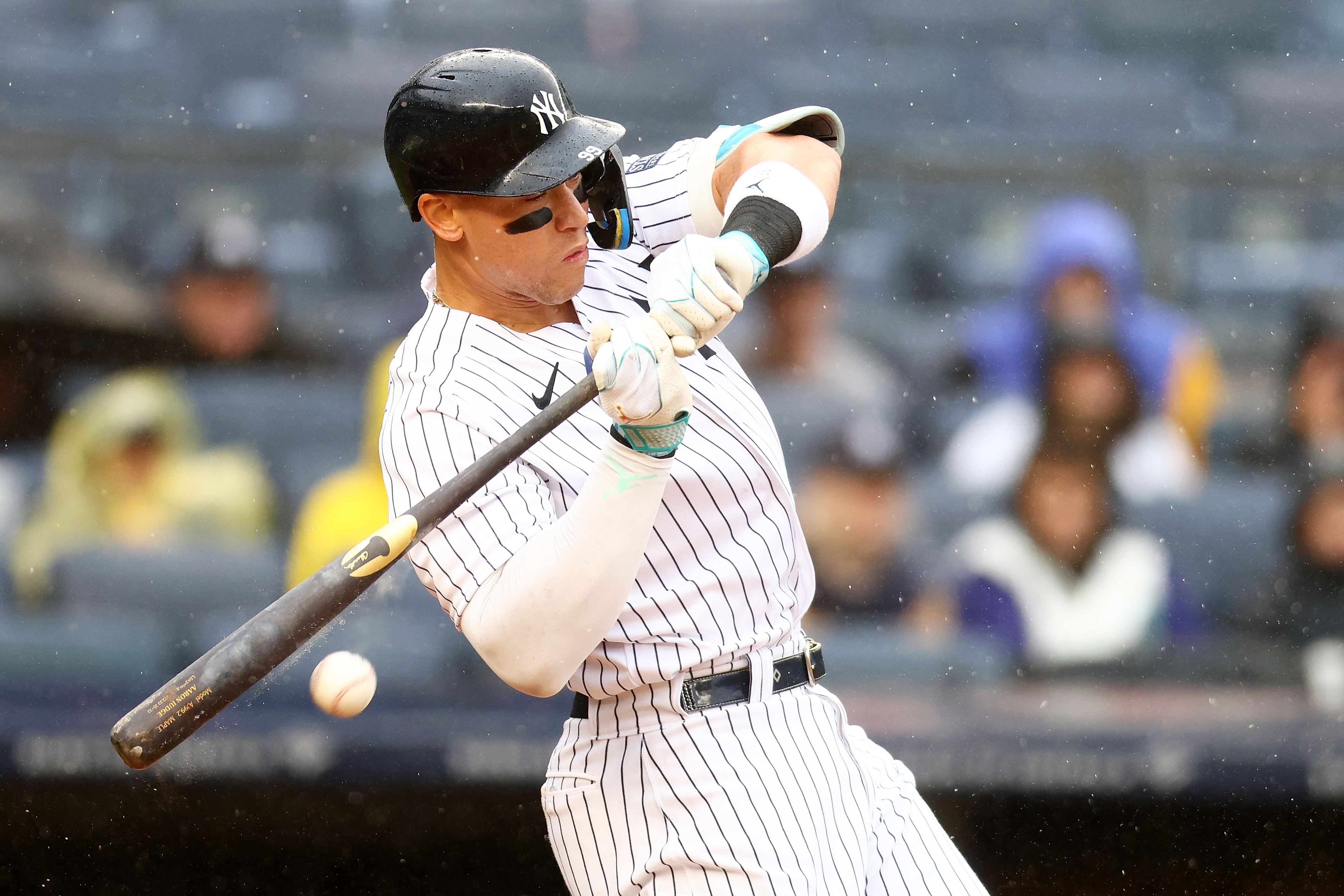Aaron Judge of the New York Yankees fouls the ball off his bat during the third inning in the game against the Arizona Diamondbacks at Yankee Stadium in New York City, September 24, 2023. /CFP