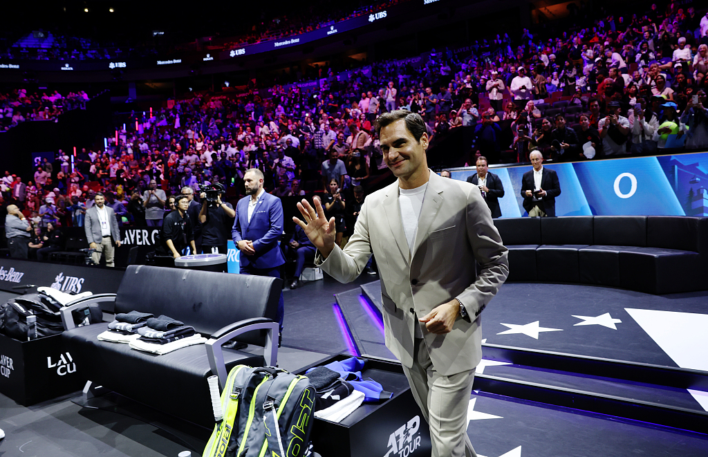 Roger Federer on court for the coin toss prior to a match during the Laver Cup at Rogers Arena in Vancouver, Canada, September 24, 2023. /CFP