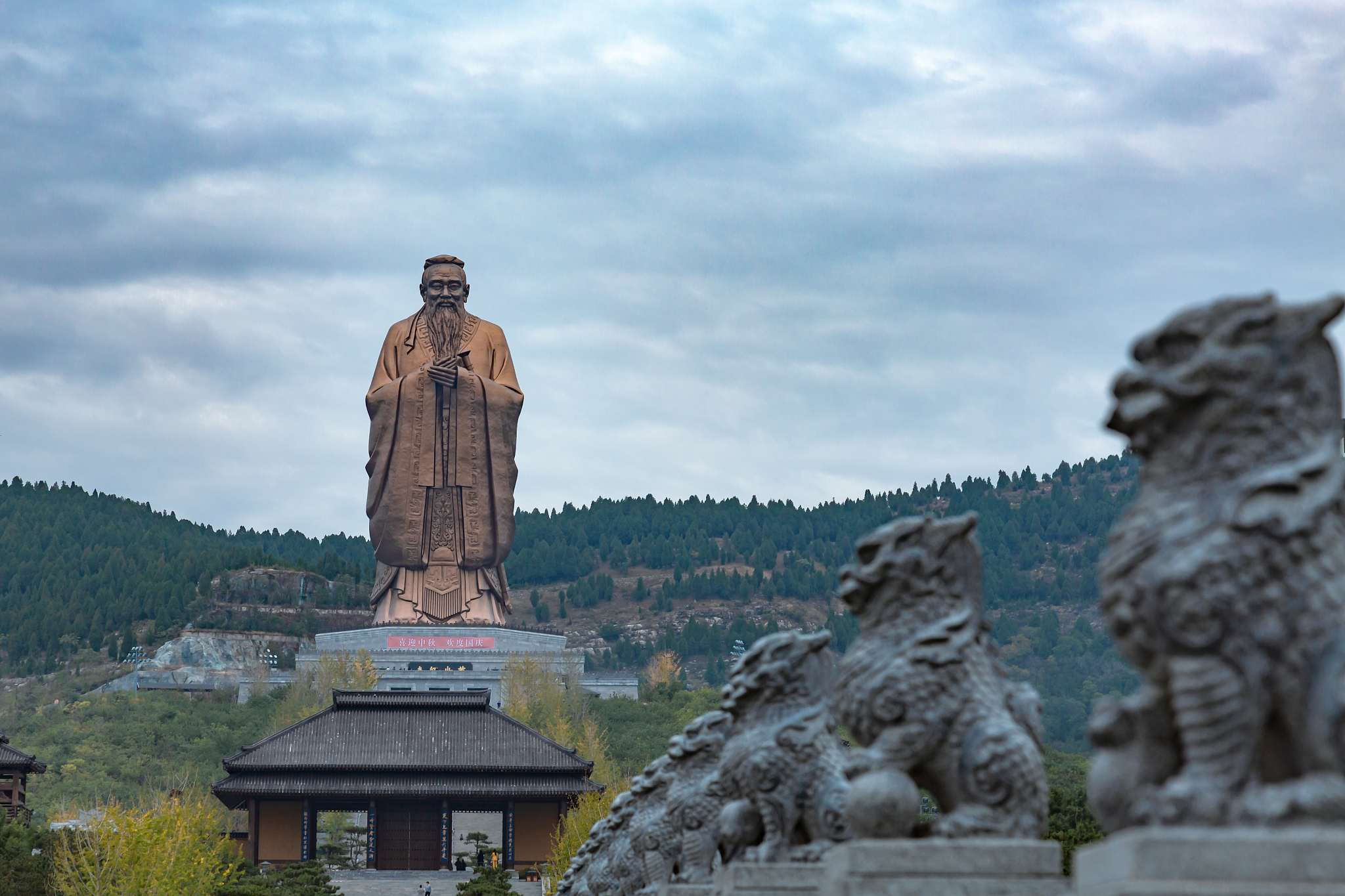 A statue of Confucius at the Nishan Sacredland in Qufu City, east China's Shandong Province, October 3, 2020. /CFP