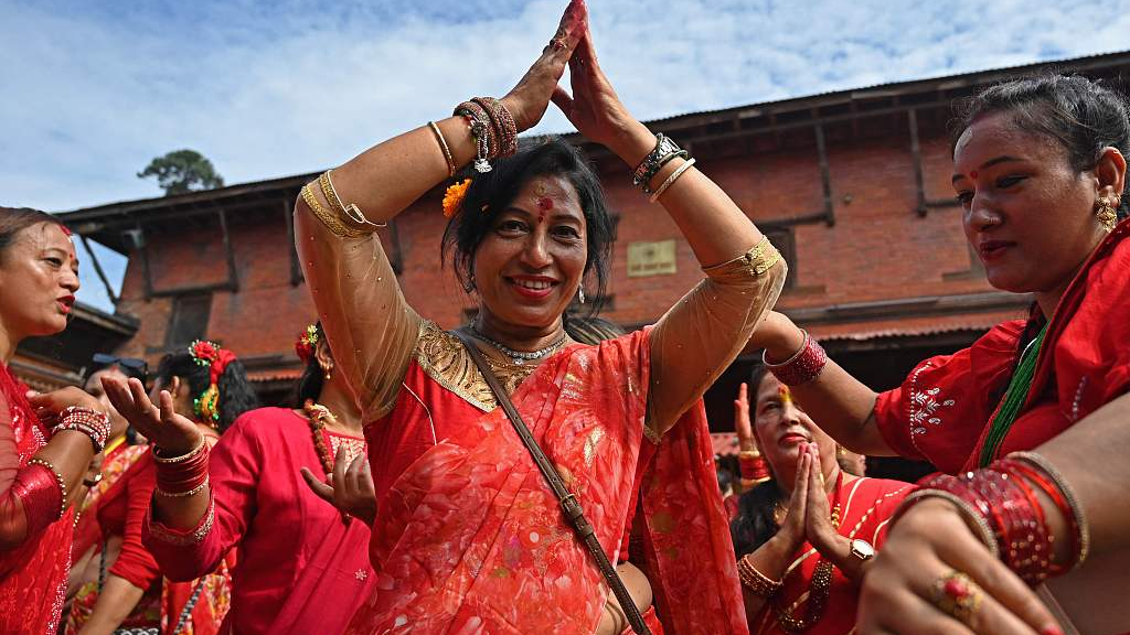 Women dance after offering prayers to Hindu god Shiva during the celebrations to mark the Haritalika Teej festival at Pashupatinath Temple in Kathmandu, capital of Nepal, September 18, 2023. /CFP