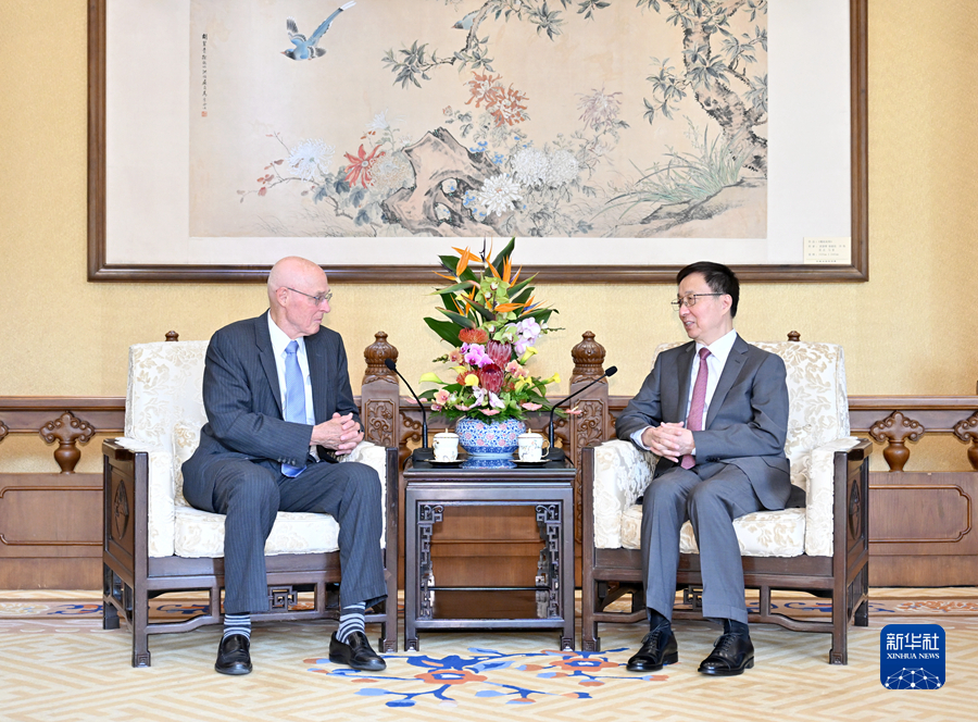 Chinese Vice President Han Zheng (R) meets with former U.S. Secretary of the Treasury Henry Paulson in Beijing, China, September 26, 2023. /Xinhua