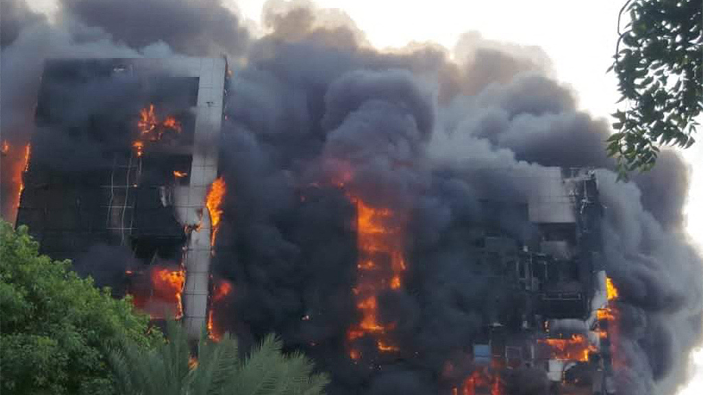A view of raging fire at buildings in Khartoum, Sudan, September 17, 2023. /CFP 