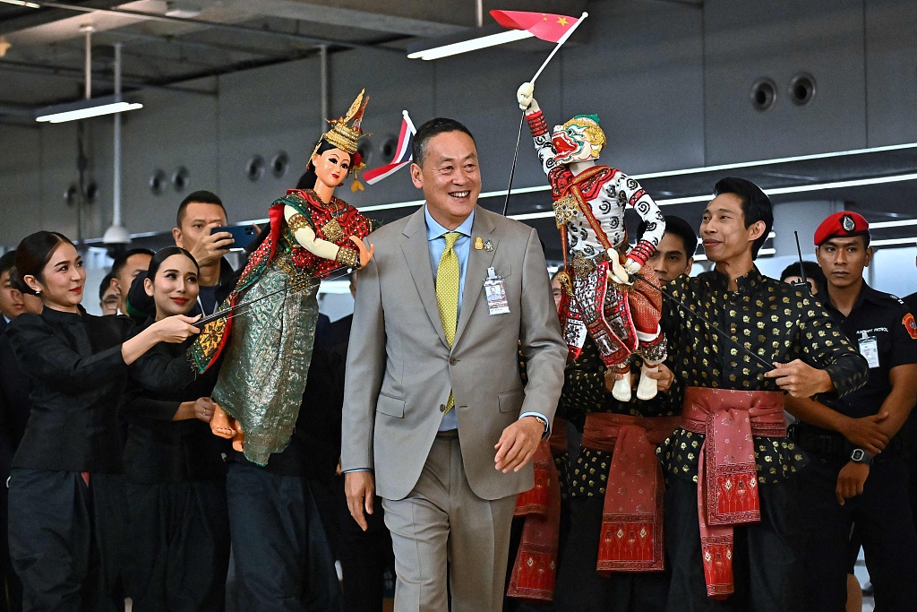Thai Prime Minister Srettha Thavisin greets the first batch of visitors to arrive in Thailand on September 25, 2023, after the country waived visa requirements for Chinese nationals in a bid to boost tourism. /CFP