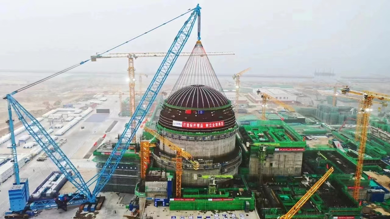 Dome of a nuclear power generation unit belonging to the Xudabao Nuclear Power Project is installed, Huludao City, northeast China's Liaoning Province, July 25, 2023. /China National Nuclear Corporation 