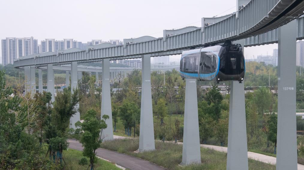 A new suspended monorail line in operation in Wuhan, central China's Hubei Province, September 26, 2023. /Xinhua