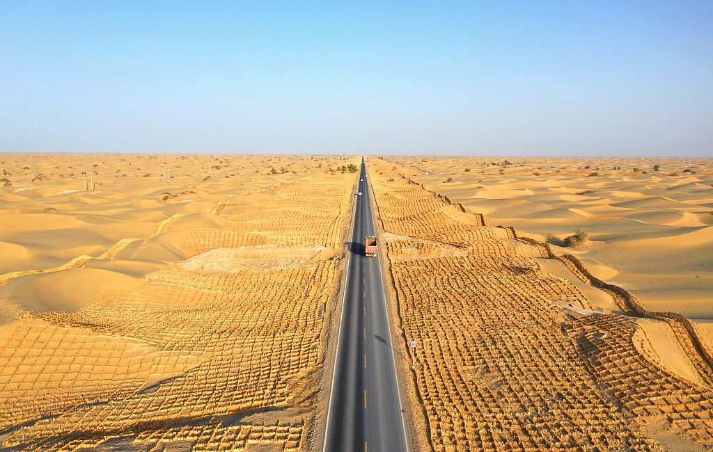 A highway in the Taklimakan Desert, October 7, 2020. /CFP 
