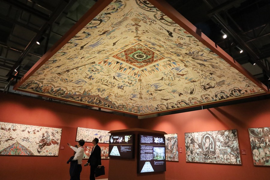 Guests view an exhibition of Dunhuang culture during the sixth Silk Road (Dunhuang) International Cultural Expo in Dunhuang, northwest China's Gansu Province, September 6, 2023. /Xinhua