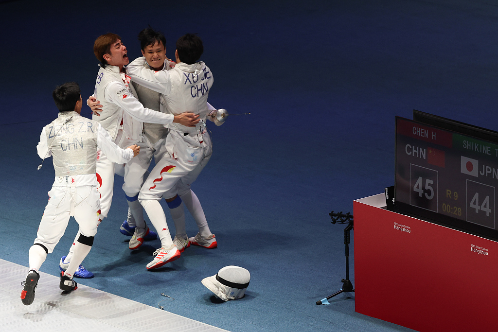 Athletes of Team China celebrate their 45-44 win over Team Japan to progress into the fencing men's foil team final in Hangzhou, China, September 27, 2023. /CFP