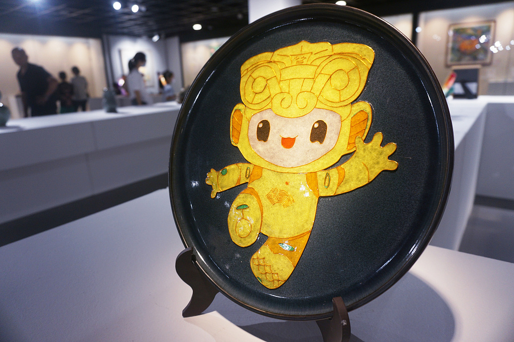 A picture taken on July 25, 2023 shows 19th Asian Games mascot Congcong depicted on a porcelain plate in Hangzhou, Zhejiang. /CFP