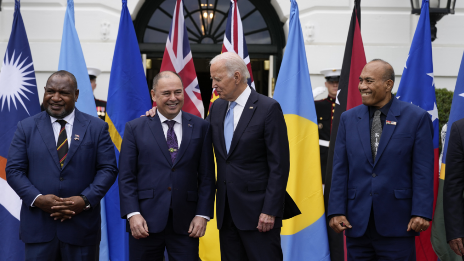 U.S. President Joe Biden talks with Cook Islands Prime Minister Mark Brown (second from left) as he poses for a family photo with Pacific Islands Forum leaders at the White House in Washington, D.C., U.S., September 25, 2023. Papua New Guinean Prime Minister James Marape (left) and Kiribati's President Taneti Maamau (right) look on. /AP
