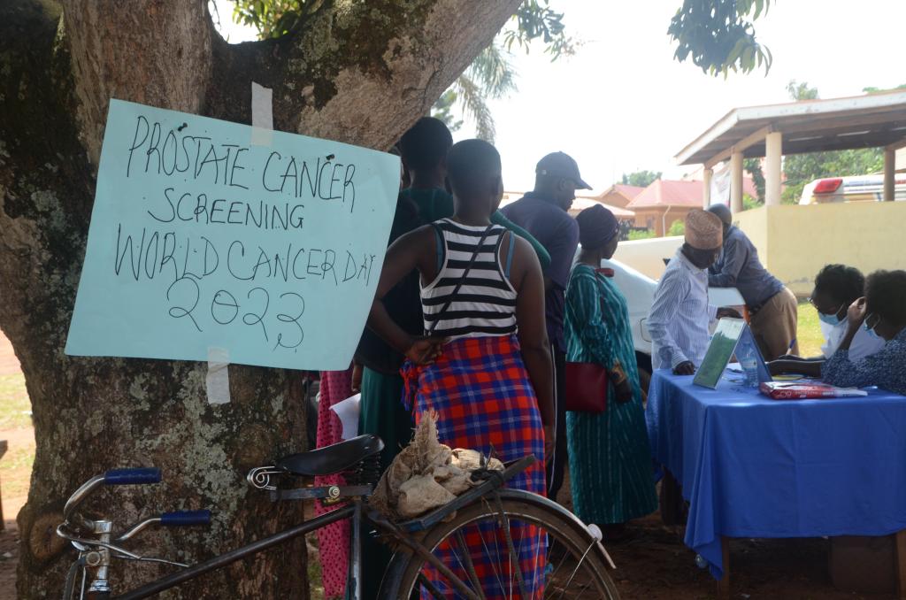 People line up to get free cancer screening during a World Cancer Day event in Mukono, Uganda, February 4, 2023. /Xinhua