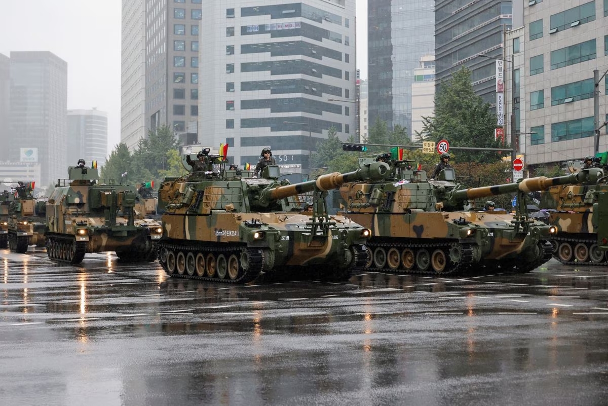 South Korean servicemen are seen onboard military vehicles during a parade to mark the 75th anniversary of its armed forces, the first such large scale parade through the capital city in 10 years in Seoul, South Korea, September 26, 2023. /Reuters