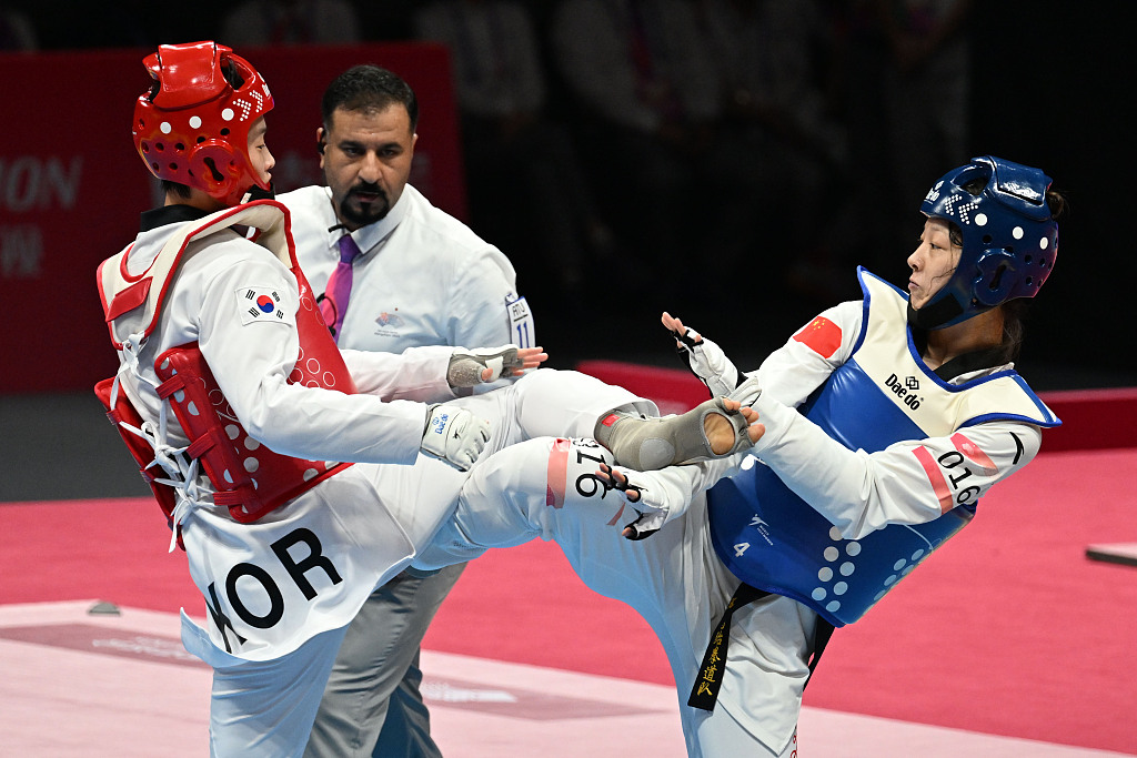 Zhou Zeqi (R) of China and Lee Da-bin of South Korea fight in the women's taekwondo +67 kilograms division during the 19th Asian Games in Hangzhou, China, September 28, 2023. /CFP