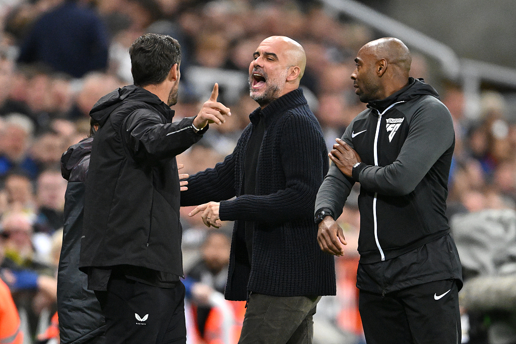 Manchester City manager Pep Guardiola (C) in frustration during their clash with Newcastle United at St James' Park in Newcastle, England, September 27, 2023. /CFP