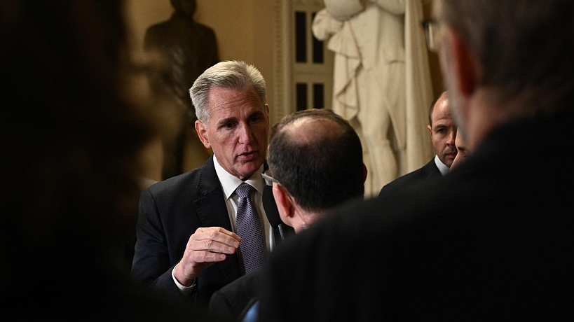 U.S. Speaker of the House Kevin McCarthy (L) speaks to reporters at the U.S. Capitol in Washington, D.C., U.S., September 26, 2023. /CFP