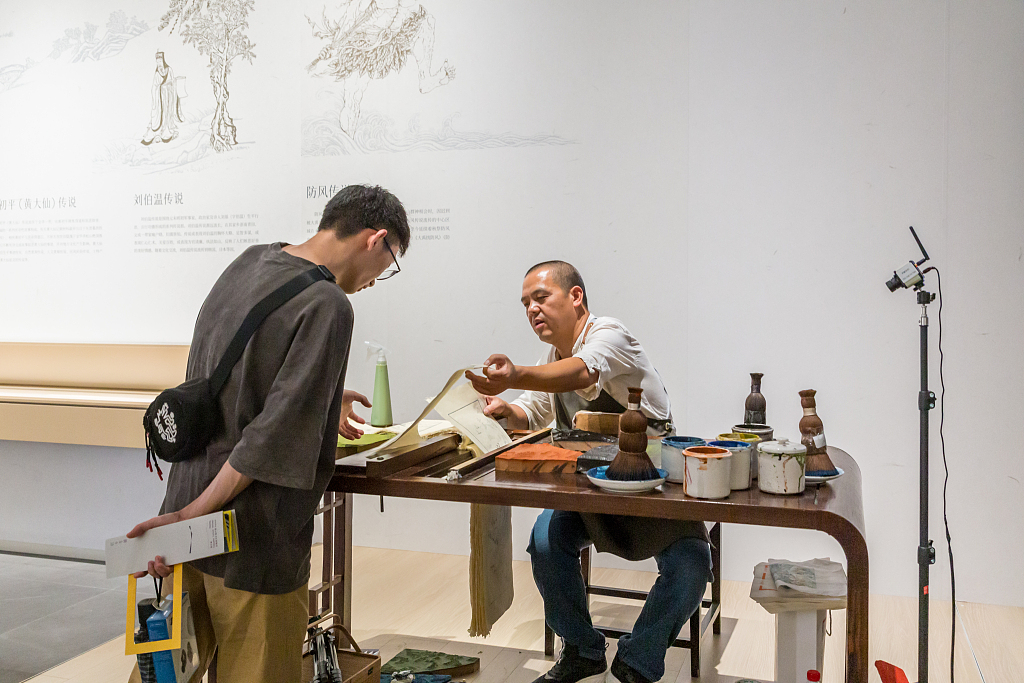 A craftsman shows his handicraft skill at the Zhejiang Intangible Cultural Heritage Museum in Hangzhou, Zhejiang Province. /CFP