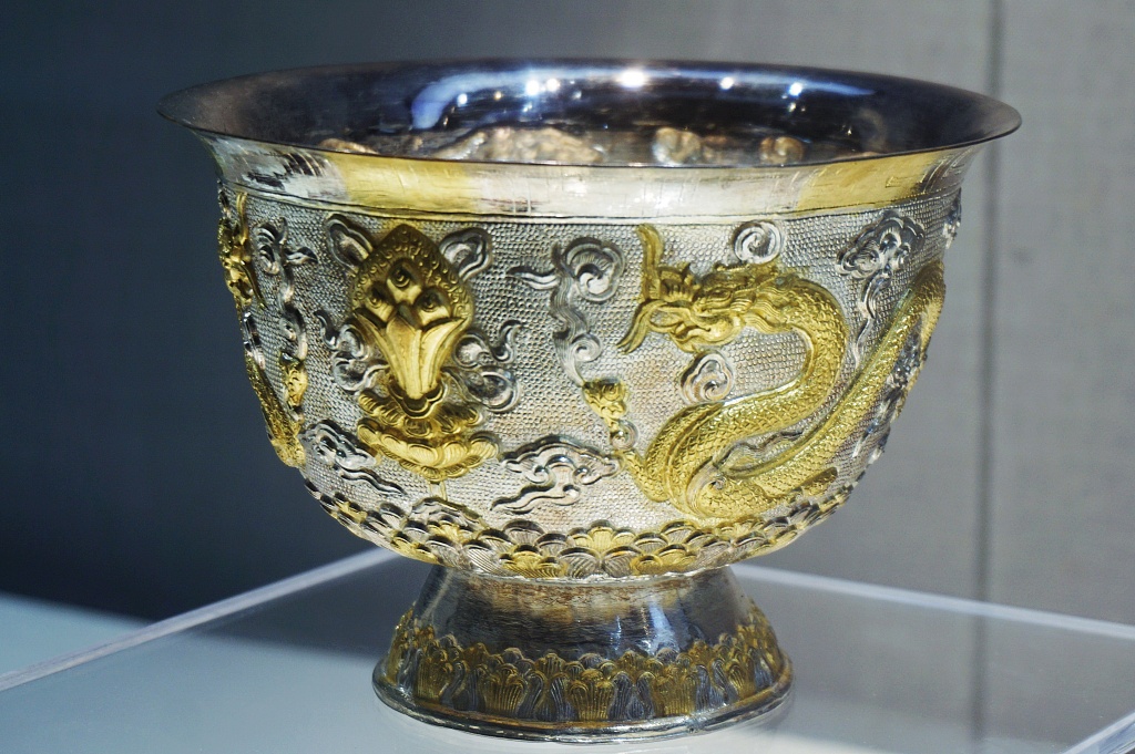 A silver bowl with a dragon pattern from Bhutan is on display on September 27, 2023 at the Zhejiang Provincial Museum in Hangzhou, Zhejiang. /CFP