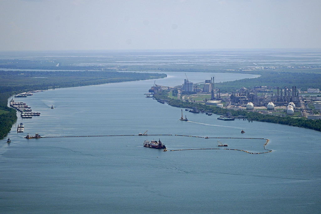 Dredging operations are underway to augment an underwater levee to stop salt water from the Gulf of Mexico in Plaquemines Parish, Louisiana, September 26, 2023. /CFP