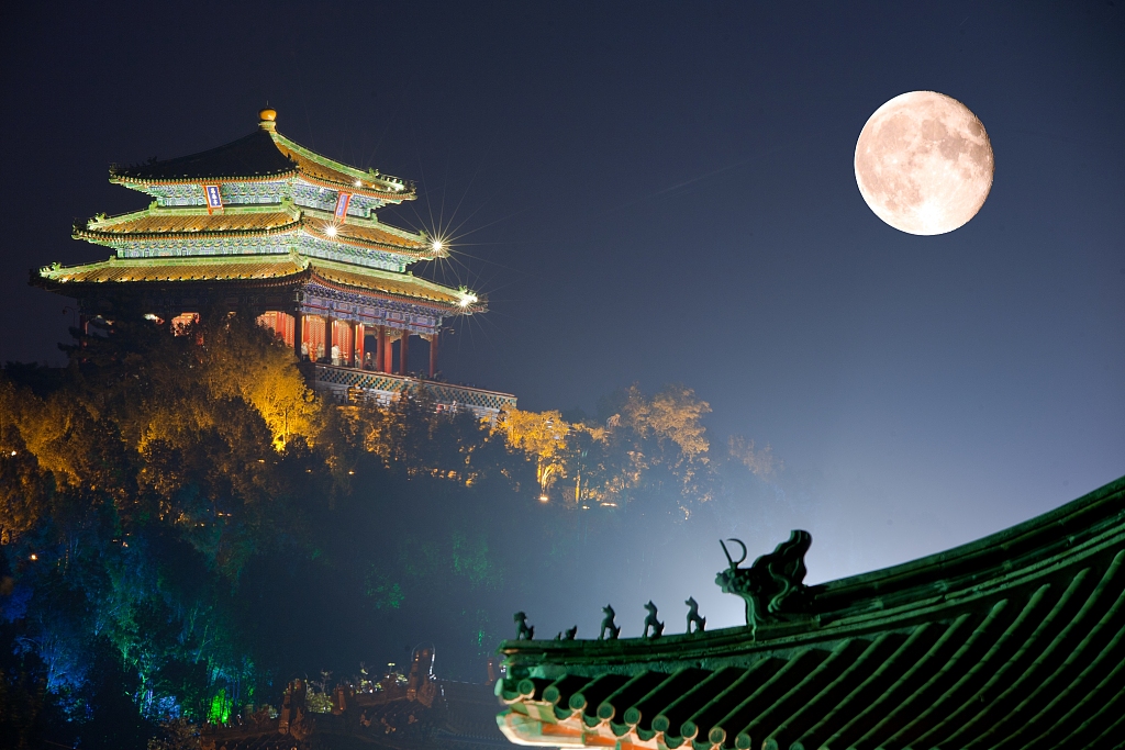 This file photo shows a view of the Moon in Jingshan Park, Beijing. /CFP

