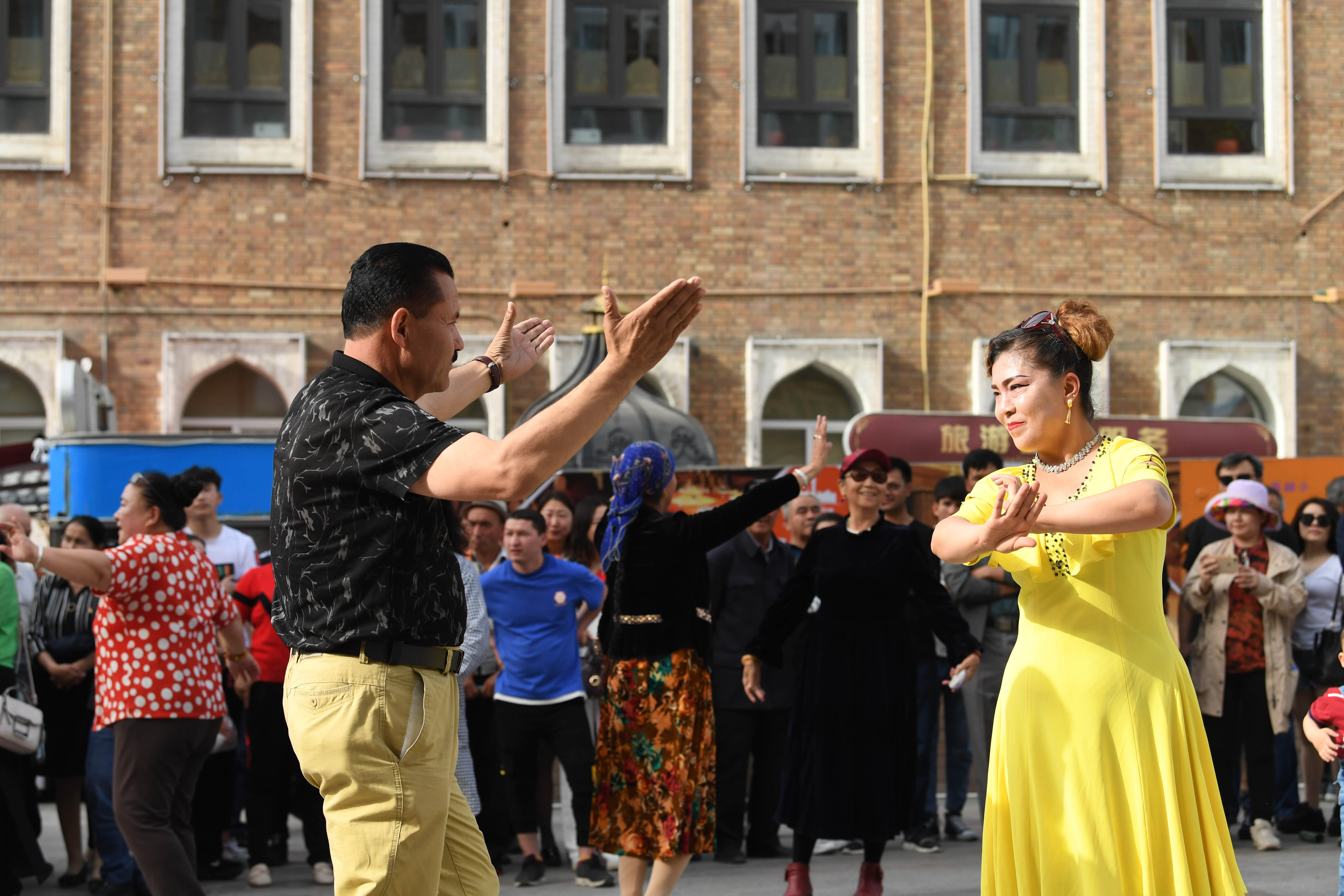 People dance outside the Xinjiang International Grand Bazaar in Urumqi, northwest China's Xinjiang Uygur Autonomous Region, May 22, 2019. /Xinhua