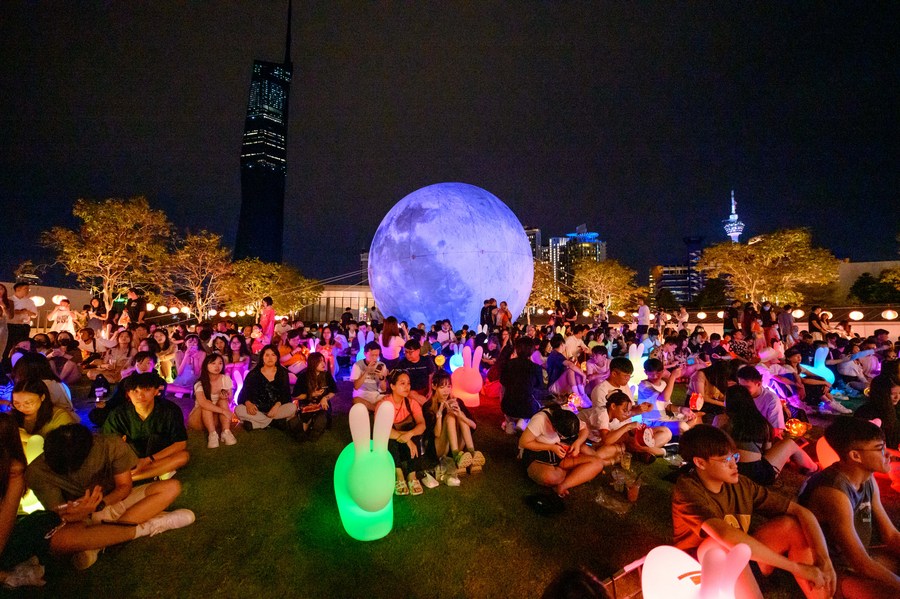 A moon-shaped installation for the upcoming Mid-Autumn Festival in Kuala Lumpur, Malaysia, September 23, 2023/Xinhua