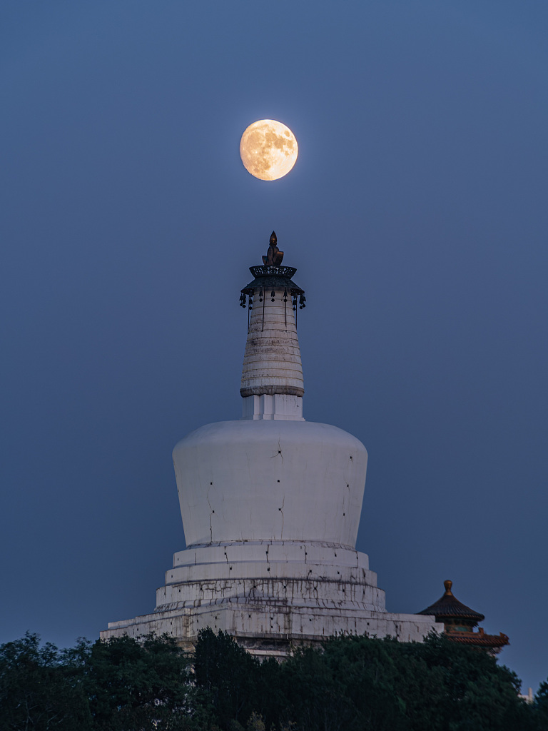 A bright moon shines above the White Stupa of the Miaoying Temple in Beijing on September 27, 2023. /CFP