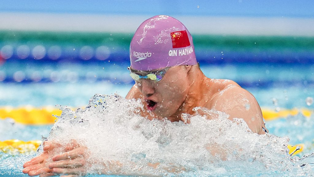 Qin Haiyang in action during the men's 50m breaststroke final at the Hangzhou Asian Games in Hangzhou, China, September 29, 2023. /CFP