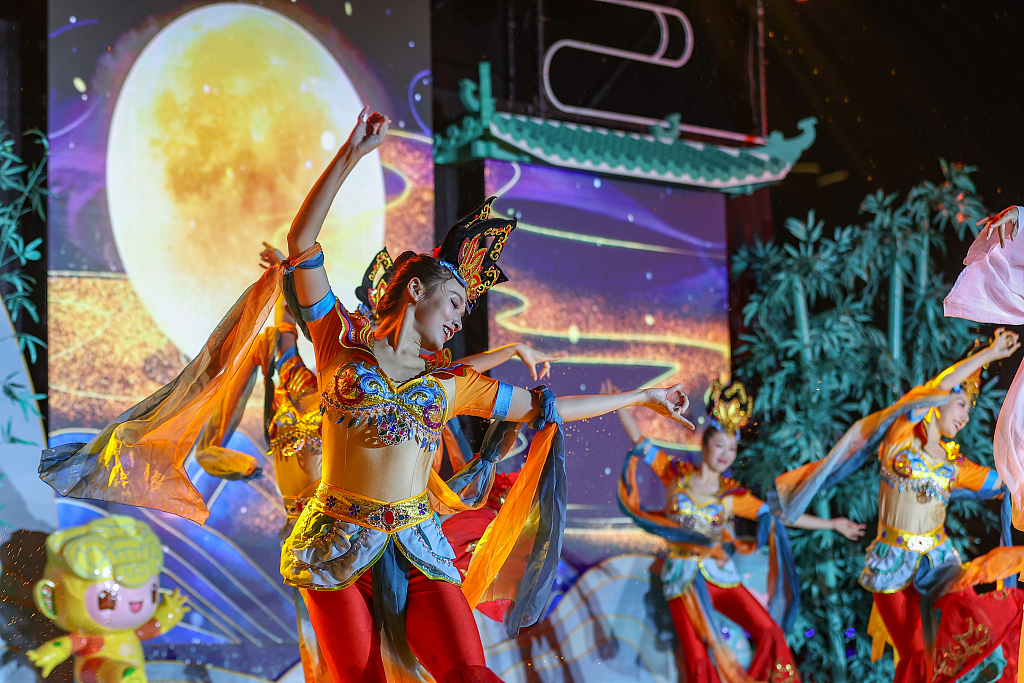 Cultural performances and activities are hosted for athletes from across Asia to celebrate Mid-Autumn Festival on the night of September 29, 2023, in the Hangzhou Asian Games Village. /CFP
